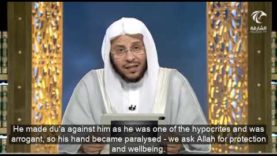 Food is in right hand and drink in left hand, is it permissible to drink or eat with the left hand?